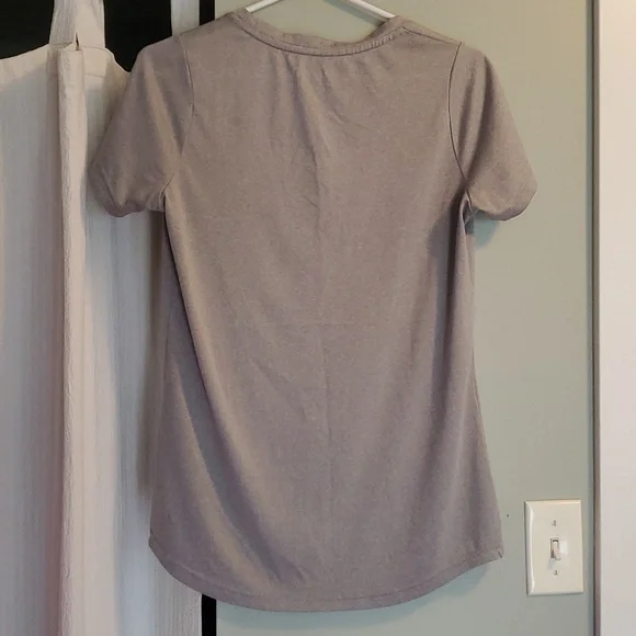 (3 For $20) Helly Hansen t-shirt - Picture 2 of 4